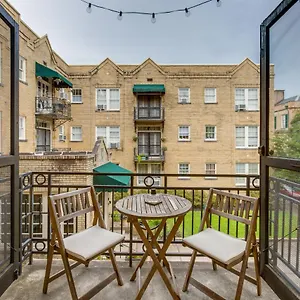 Walkable Escape In Historic District! Apartment