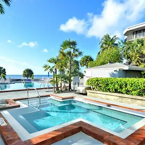 Papaya Place By Avantstay Great Location W Balcony Outdoor Dining Shared Pool Hot Tub , Key West United States